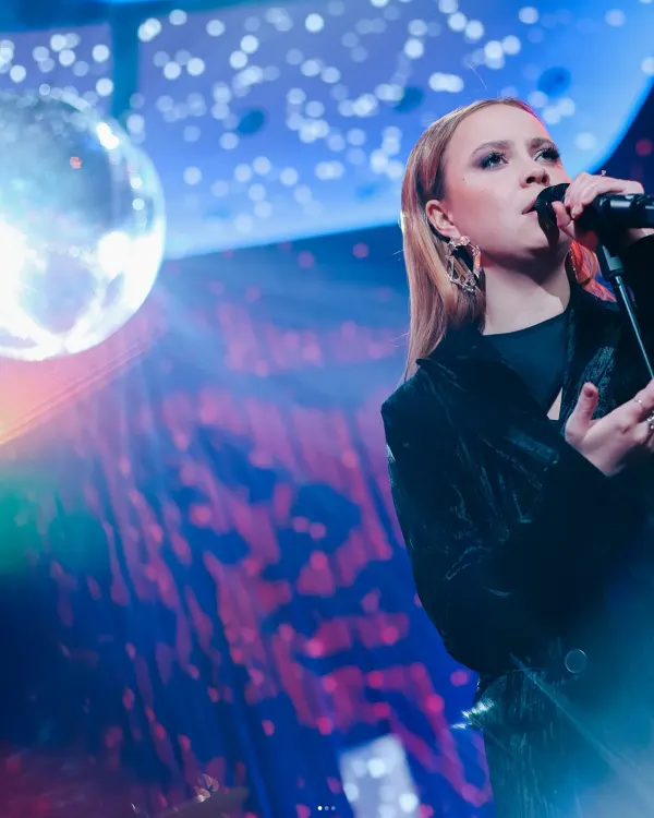 Alika Milova esinemas